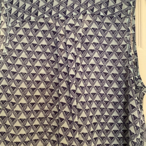 American eagle outfitters  woman’s sleeveless shirt with V-neck size L - Picture 5 of 8